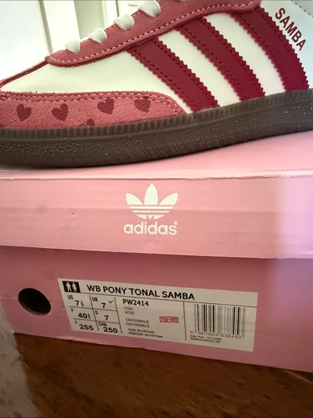 adidas Pink and White Heart-Print Low-Top Sneakers - Picture 2 of 7